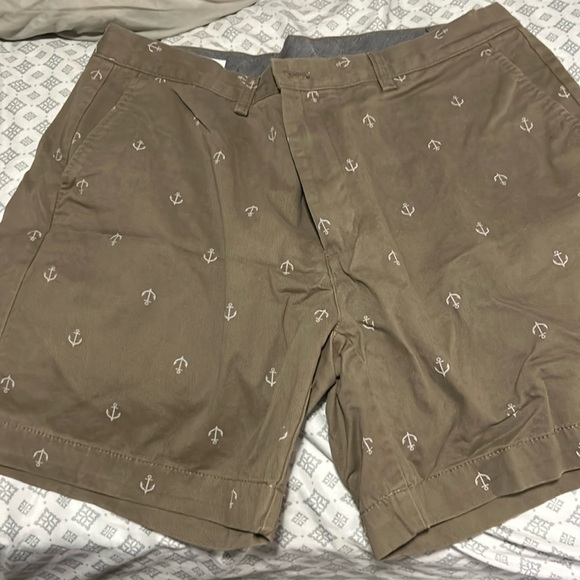 Amazon Essentials Other - Amazon Essentials Classic Fit Tan Anchor Print Shorts - 36